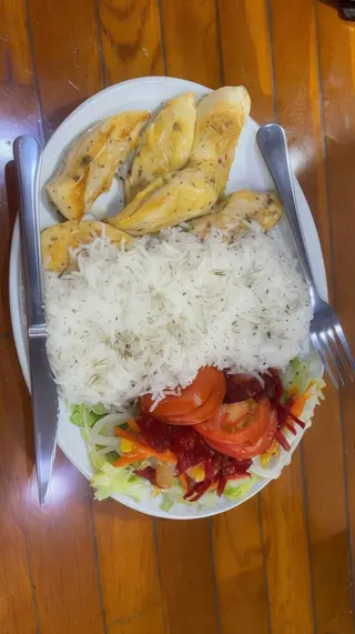 PLATO COMBINADO PACHUGA DE POLLO Y BABIDA 
