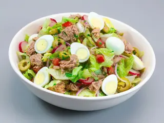 Ensalada con atun con ous 