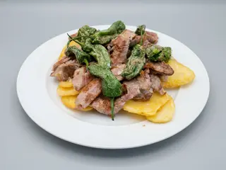 TIRAS DE SOLOMILLO CON REDUCCION DE PEDRO XIMENEZ