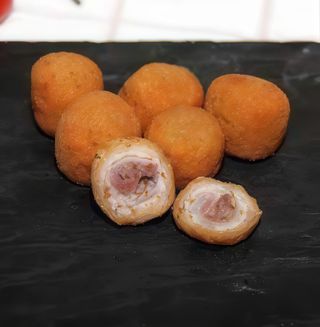 Bolitas de flamenquín con patatas (12 uds.)