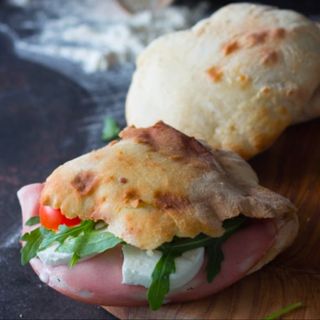 Focaccia mortadella e burrata