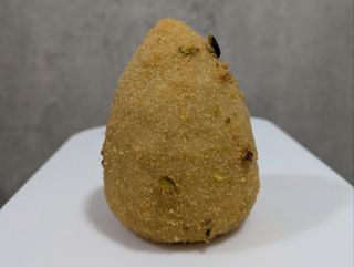 Arancino Mortadella y pistacho