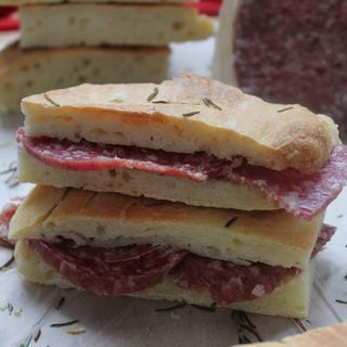 Focaccia Salame Milano