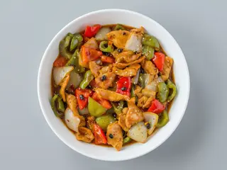 E9. Pollo a la plancha con salsa de judías negras