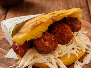 Arepa con chorizo 