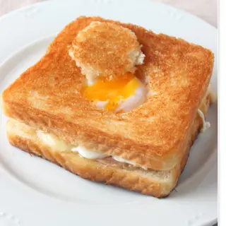 Sandwich mixto con huevo frito