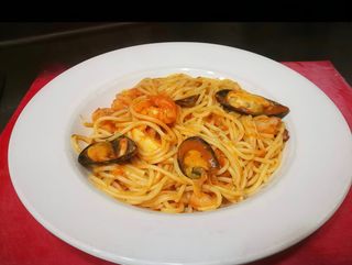 Pasta:☆ Pescatore Con Salsa De Tomate