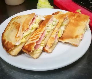 Sándwich de Pizza de Jamón York (26 Cm.)
