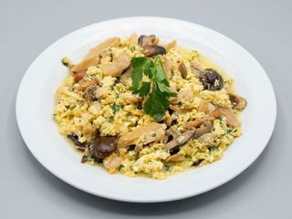 Salteado De Setas Y Gambas