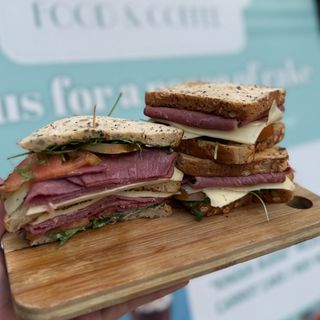 Sándwich de Pastrami de ternera