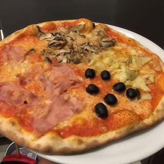Pizza cuatro estaciones (mediana)