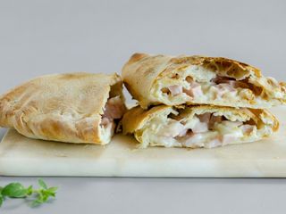 Pizza Calzone (33 X 33 Cm.)