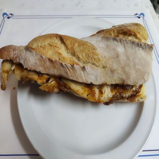 Bocata De Pollo Con Queso Normal