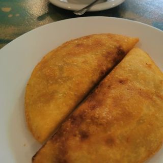 Empanada de Bacon y queso cheddar