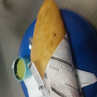 Empanada de carne con crema de queso de cabra