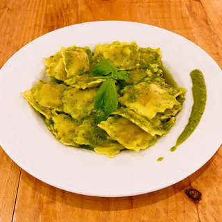 Pasta Fresca Rellena Al Pesto Di Basilico