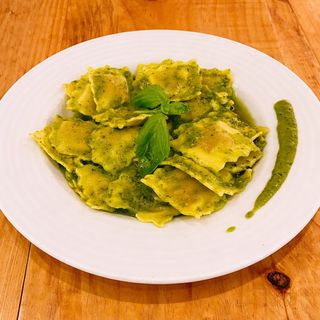 Pasta Fresca Rellena Al Pesto Di Basilico