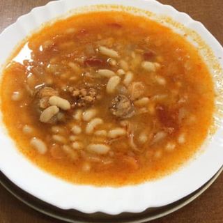 Medio menú con pan y patatas