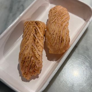 Nigiri de salmón flambeado (2 Pzs.)