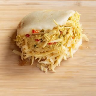 Arepa De Pollo Con Queso