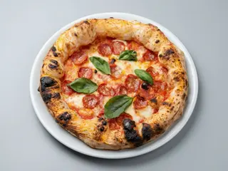 Pizza de chorizo ibérico con queso manchego