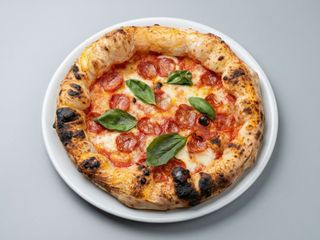 Pizza de chorizo ibérico  con queso manchego