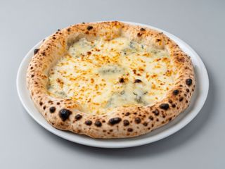 Pizza de gorgonzola y parmesano