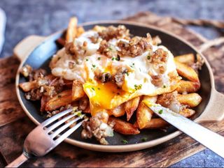 Tapa De Huevos Rotos Con Botifarra De Pagès