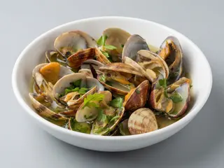 Almejas al ajillo