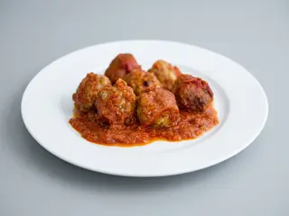 Albóndigas de Carne con Salsa de Tomate