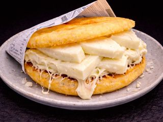 Arepa De Queso de mano