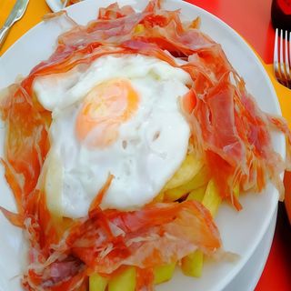 Huevos Estrellados con Jamón Ibérico 