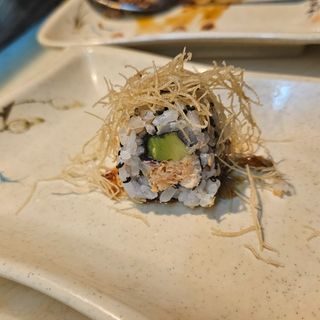 California salmón cocido con aguacate