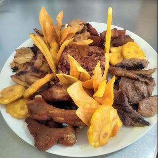 Bandeja boca mixta (para 3 a 4 personas)