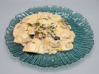 Ravioli De Jamón Ibérico Con Espárragos Trigueros A La Boscaiola