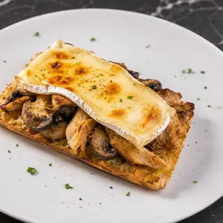 Coca de pollo rustido