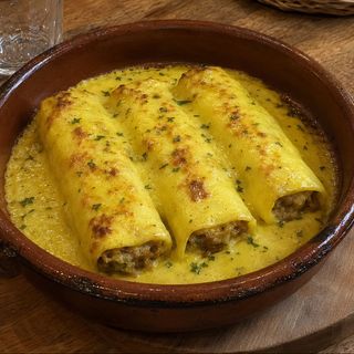 Canelones de boloñesa vegana con bechamel de curry