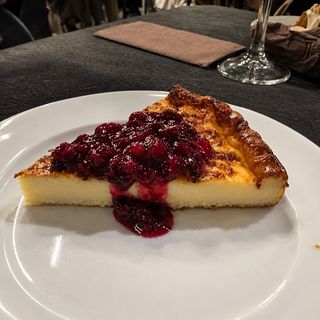 Pastel de queso casero con frutos rojos
