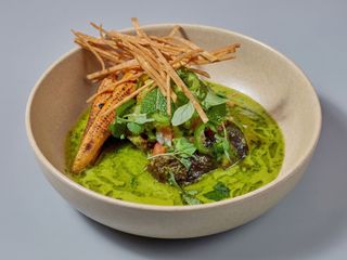 Canelón de puchero con curry verde