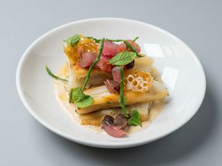 Berenjena a la llama con queso y mieñ