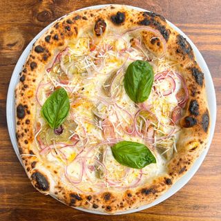 Pizza Alcachofas y panceta