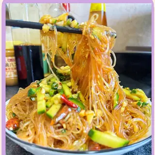 Ensalada de algas Hai Dai con fideos transparentes y pulpo (picante)