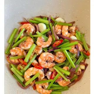 Gambas con jengibre y puerros