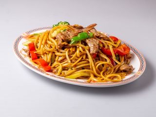 tallarines fritos con ternera