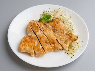 Filete de pollo con patatas fritas