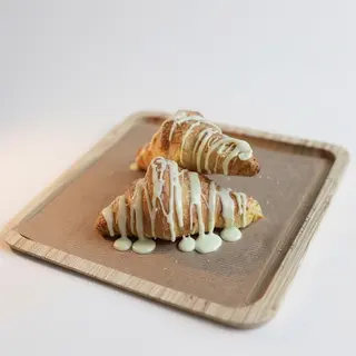 Mini Croissant Relleno De Chocolate Blanco