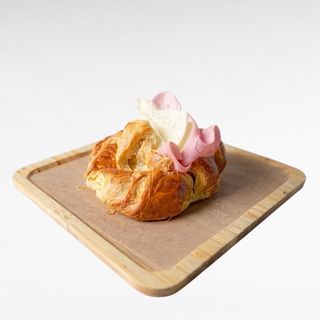 Croissant Relleno De Jamón York Y Queso