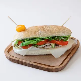 Bocadillo Pollo A La Plancha, Queso, Aguacate Y Rúcula