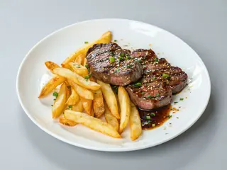Escalopa de ternera con patatas fritas