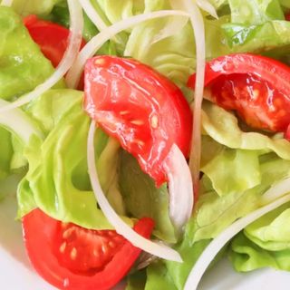 Ensalada De Lechuga, Tomate Y Cebolla